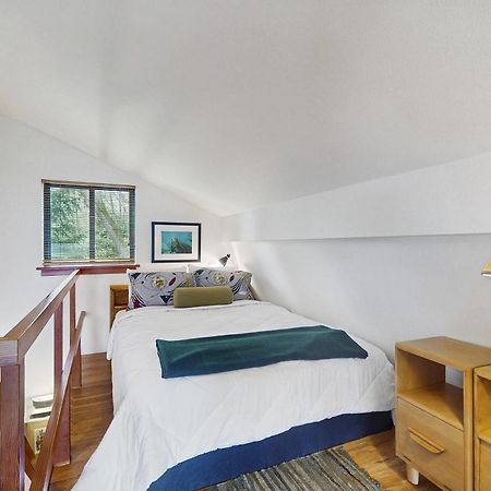 Tranquil Tides Cottage Лэнгли Экстерьер фото